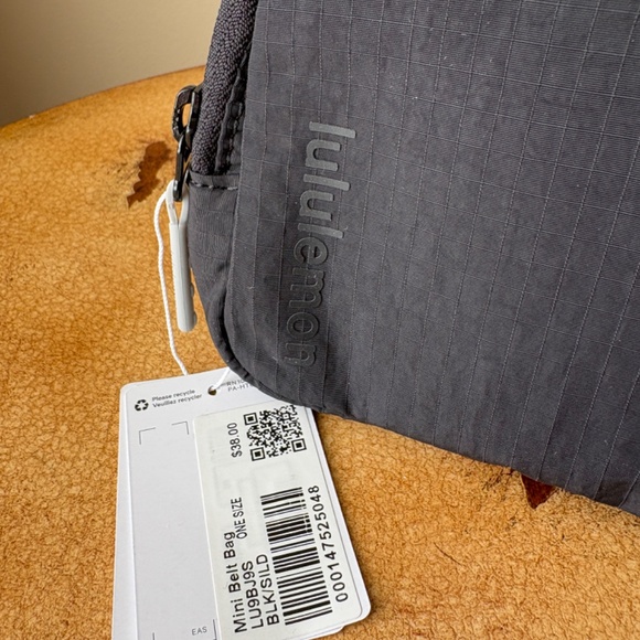 Lululemon Mini Belt Bag - Picture 4 of 8